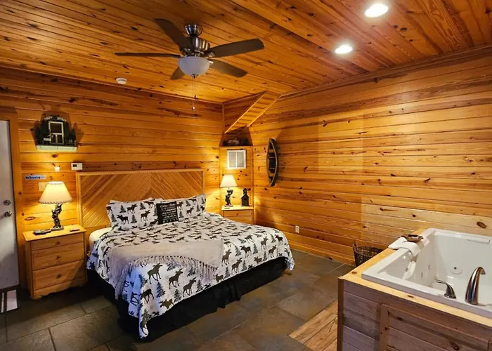 2 Min To Beaver Lakeking Bedfirepitjetted Tub