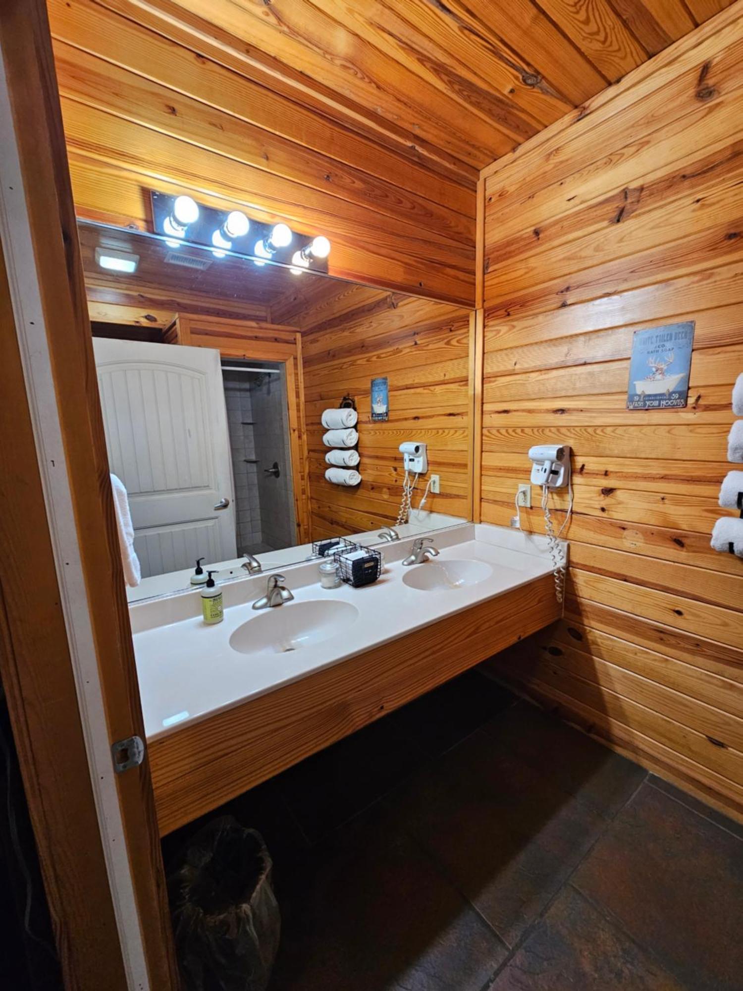 Apartment 2 Min To Beaver Lakeking Bedfirepitjetted Tub