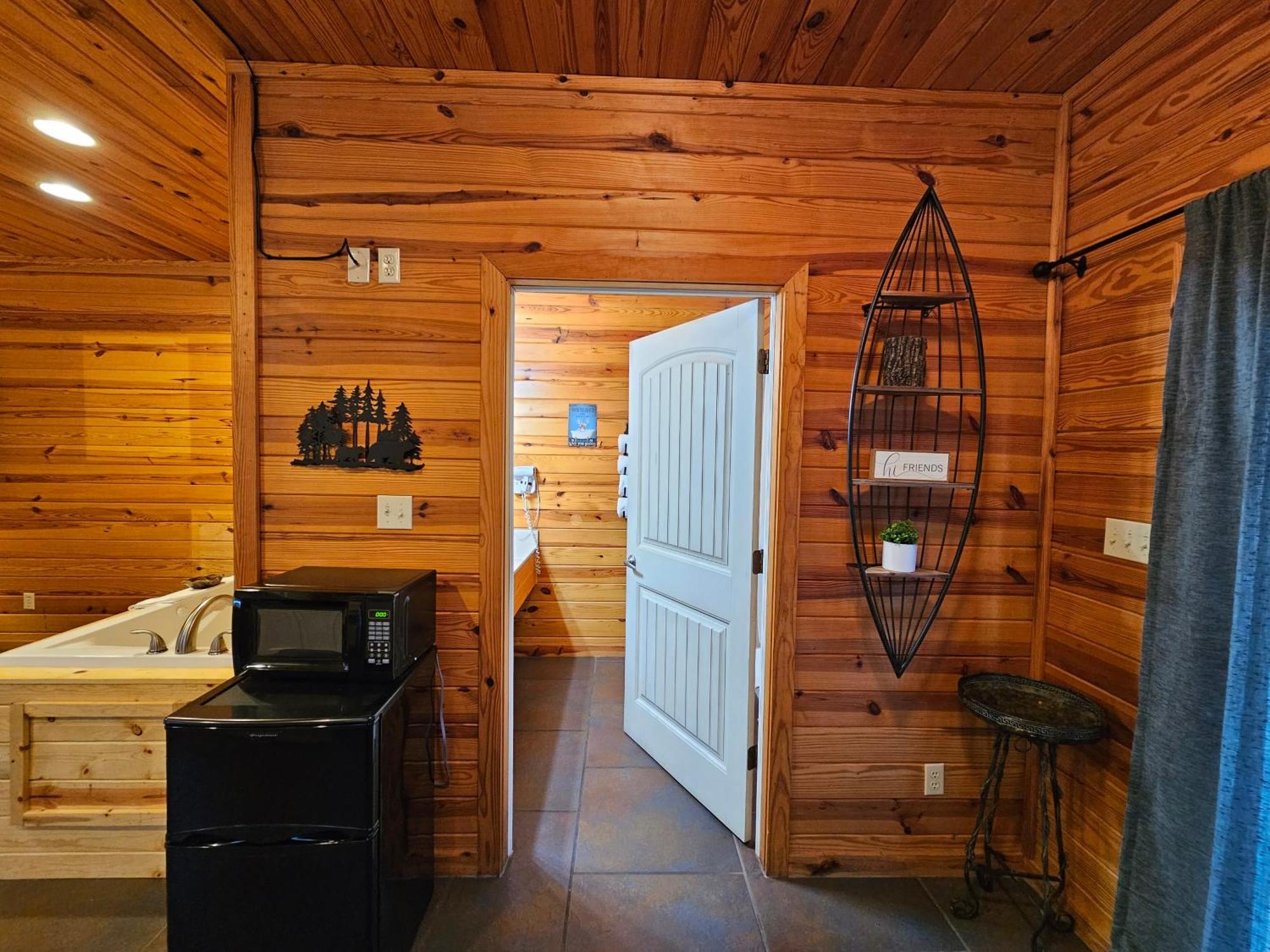 2 Min To Beaver Lakeking Bedfirepitjetted Tub *