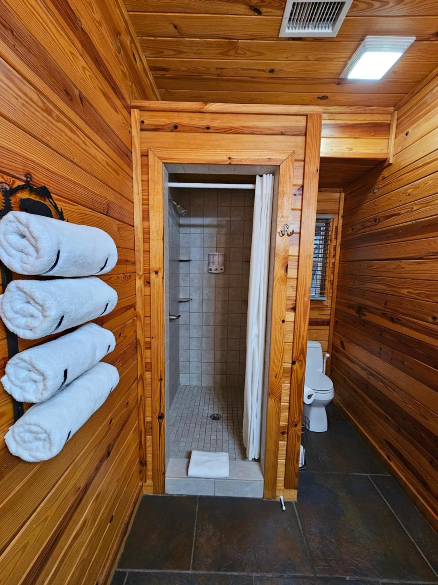 2 Min To Beaver Lakeking Bedfirepitjetted Tub